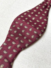 Load image into Gallery viewer, Men Sport Paris noeud papillon paisley bordeaux en soie Made in France
