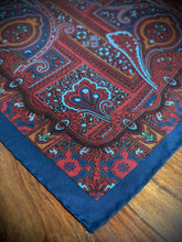 Lade das Bild in den Galerie-Viewer, Degand Brussels pochette florale vintage marine en soie Made in England
