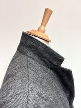 Načíst obrázek do prohlížeče Galerie, Vlněný kabát vintage kostkovaný, 48/M
