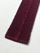 Lade das Bild in den Galerie-Viewer, Cravate tricot vintage bordeaux en soie
