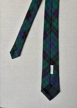 Charger l&#39;image dans la galerie, Cravate tartan Davidson en laine vierge Made in Scotland
