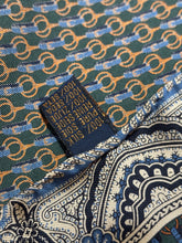 Charger l&#39;image dans la galerie, Duo de pochettes vintage en soie
