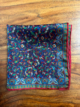 Charger l&#39;image dans la galerie, Trio de pochettes vintage en soie Made in Italy
