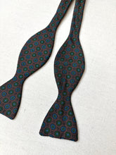 Charger l&#39;image dans la galerie, Duo de noeuds papillon en soie vintage
