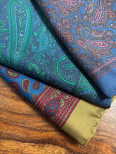 Charger l&#39;image dans la galerie, Trio de pochettes vintage paisley en soie

