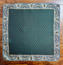 Charger l&#39;image dans la galerie, Duo de pochettes vintage en soie
