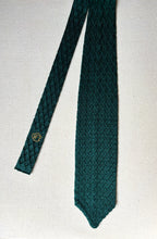 Charger l'image dans la galerie, Gianfranco Ferre cravate vintage verte en maille 100% soie Made in Italy
