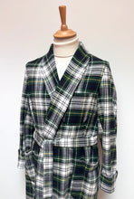 Charger l'image dans la galerie, Belvedere Wien robe de chambre tartan vintage à col châle  50/L
