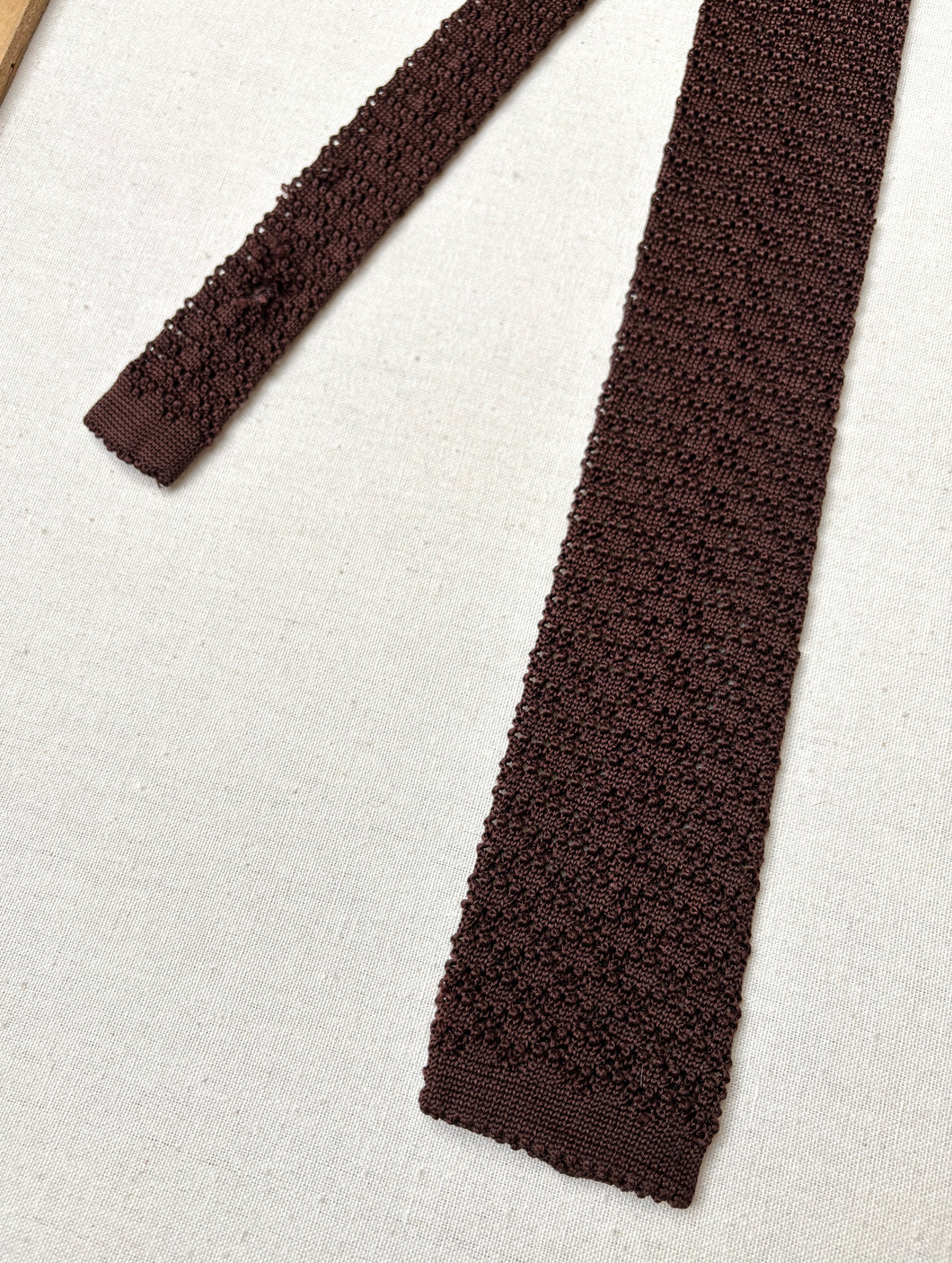 Cravate marron vintage en tricot de soie
