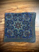 Afbeelding in Gallery-weergave laden, Pochette vintage en soie à motif floral
