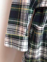 Charger l'image dans la galerie, Belvedere Wien robe de chambre tartan vintage à col châle  50/L
