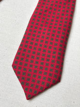 Cargar imagen en el visor de la galería, Cravats of London cravate rouge en laine Made in England
