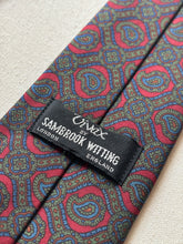 Charger l&#39;image dans la galerie, Vivax by Sambrook Witting cravate rouge vintage en soie Made in England
