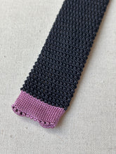 Afbeelding in Gallery-weergave laden, Cravate grise anthracite en tricot de soie Made in Italy
