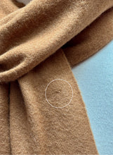 Načíst obrázek do prohlížeče Galerie, Šála Mackintosh Camel z čisté panenské vlny, vyrobená ve Skotsku
