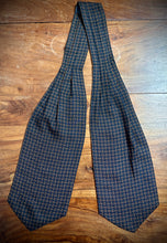 Načíst obrázek do prohlížeče Galerie, Burberry vintage kravata s paisley vzorem, vyrobená v Anglii
