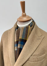 Afbeelding in Gallery-weergave laden, Berteil écharpe à carreaux en laine d&#39;agneau Made in Scotland
