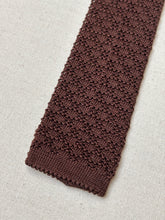 Charger l&#39;image dans la galerie, Cravate marron vintage en tricot de soie
