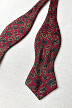 Načíst obrázek do prohlížeče Galerie, Burberrys vintage paisley hedvábný motýlek, vyrobeno v Anglii
