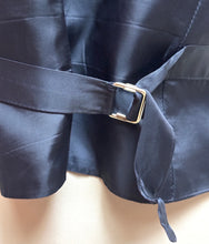 Charger l'image dans la galerie, Gilet de costume vintage bleu marine à chevrons en laine Made in England 52
