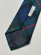 Charger l&#39;image dans la galerie, Cravate tartan Gunn en laine vierge Made in Scotland
