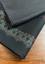 Charger l&#39;image dans la galerie, Duo de pochettes noires vintage en soie
