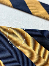 Charger l&#39;image dans la galerie, Burberrys&#39; cravate club vintage Made in England
