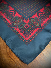 Charger l&#39;image dans la galerie, Pochette marine vintage en soie à motif paisley Made in England
