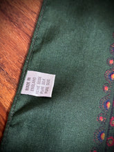 Carica l'immagine nel visualizzatore di Gallery, Pochette vintage in seta lilla con motivo paisley, realizzata in Inghilterra
