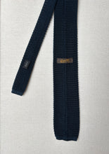 Afbeelding in Gallery-weergave laden, Harrison cravate marine vintage en tricot de soie Made in Italy
