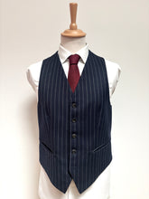 Charger l&#39;image dans la galerie, Costume à rayures vintage trois pièces en pure laine peignée 48/M
