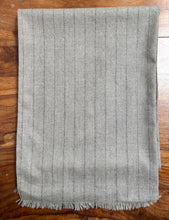 Cargar imagen en el visor de la galería, Walker Slater foulard à pois double face en laine et soie Made in England
