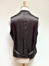 Lade das Bild in den Galerie-Viewer, Harris Tweed X Carl Gross gilet marron en pure laine vierge 54 FR
