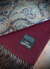 Lade das Bild in den Galerie-Viewer, Vivax by Sambrook Witting écharpe vintage double face à motif floral en laine et soie Made in England
