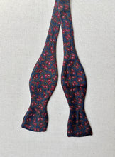 Charger l&#39;image dans la galerie, Madelios noeud papillon vintage paisley bleu en soie
