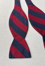 Afbeelding in Gallery-weergave laden, Noeud papillon club bleu et rouge en soie Made in France

