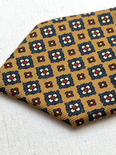 Cargar imagen en el visor de la galería, Degand Brussels X Drake's cravate vintage moutarde en soie Made in England
