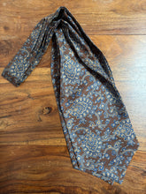 Carica l'immagine nel visualizzatore di Gallery, Cravatta vintage con motivo paisley di Burberry, realizzata in Inghilterra
