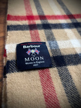 Charger l&#39;image dans la galerie, Barbour X Moon écharpe à carreaux 100% laine
