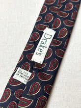 Load image into Gallery viewer, Drake's cravate paisley marine Made in England
