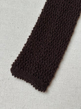 Cargar imagen en el visor de la galería, Cravate tricot marron en laine Made in Italy

