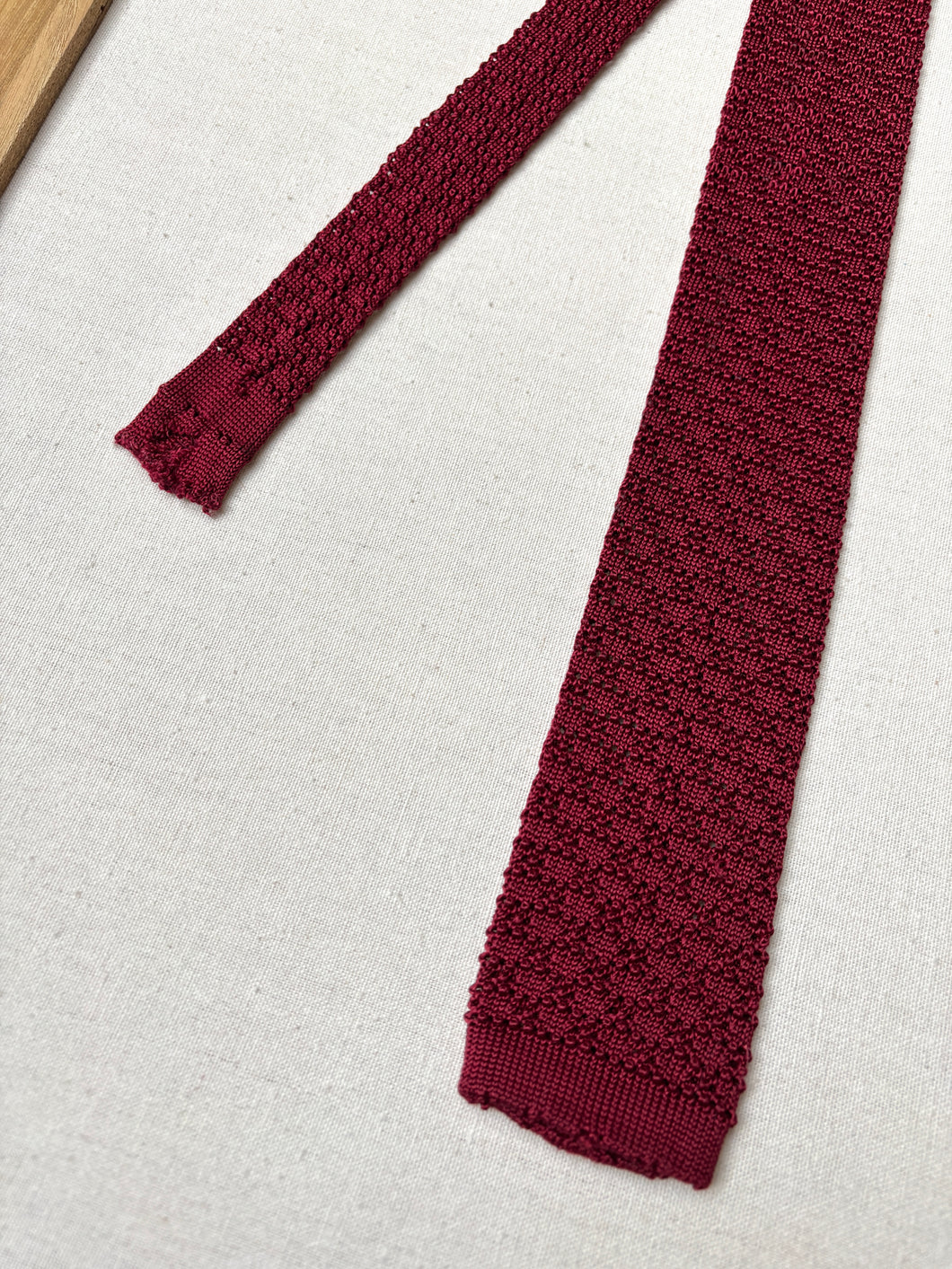 Cravate rouge vintage en tricot de soie