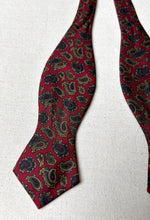 Načíst obrázek do prohlížeče Galerie, Burberrys vintage paisley hedvábný motýlek, vyrobeno v Anglii
