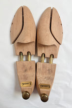 Afbeelding in Gallery-weergave laden, Embauchoirs en bois Loding Pointure 43 FR
