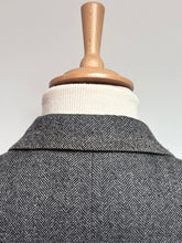 Načíst obrázek do prohlížeče Galerie, Vlněný kabát vintage kostkovaný, 48/M

