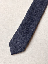 Charger l'image dans la galerie, TM Lewin by John Francomb cravate grise marine en laine Vitale Barberis Canonico
