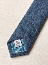 Načíst obrázek do prohlížeče Galerie, Burberry vintage kravata s paisley vzorem, vyrobená v Anglii
