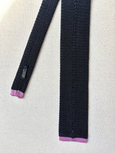Afbeelding in Gallery-weergave laden, Cravate grise anthracite en tricot de soie Made in Italy
