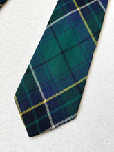 Cargar imagen en el visor de la galería, The Scotch House cravate tartan en laine vierge Made in Scotland
