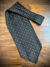 Load image into Gallery viewer, Cravate ascot vintage marron à motif géométrique Made in Italy
